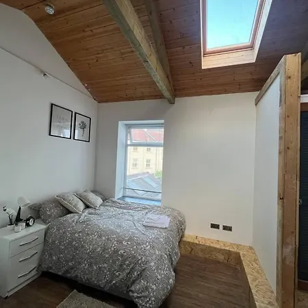 1 Bedroom Flat Centre *