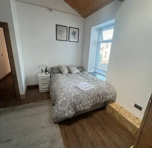 1 Bedroom Flat Centre